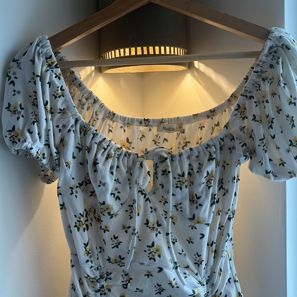 Mini fitted white and yellow flower dress - Picture 3 of 4